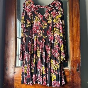 Beautiful and flattering Nina Leonard dress